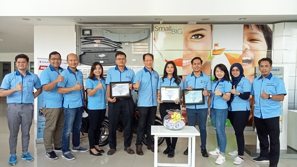 Suzuki Sejahtera Buana Trada (SBT) Riau memberikan apresiasi kepada para karyawan yang berprestasi. 